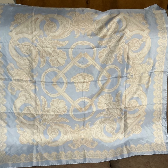 Versace silk scarf - Picture 2 of 8